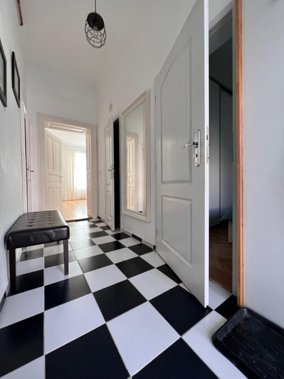 Stylish Flat In City Centre Братислава Экстерьер фото